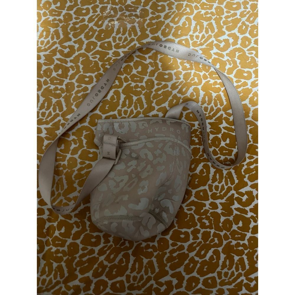 Hydrojug‎ sleeve